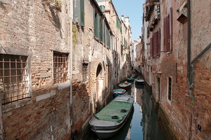 Einer der vielen kleinen Kanäle in Venedig