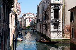 Einer der vielen kleinen Kanäle in Venedig